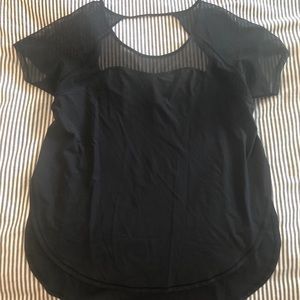Lululemon size 6 workout top